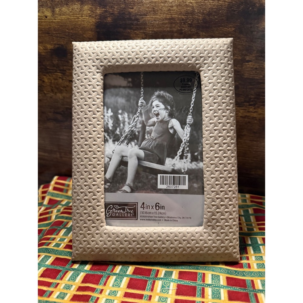 Green Tree Gallery 4x6 Cream Textured Geometric Pattern Photo Frame Tabletop